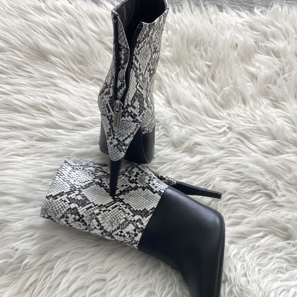 Just Fab X Jessie James Decker Black/snakeskin print booties - Picture 5 of 7